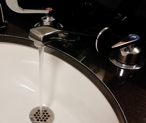 hot-water-harm-hands-washing