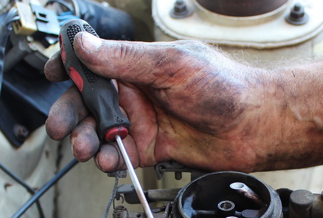 mechanic-hand-pain