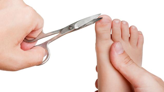 cut-child-toenails-regularly