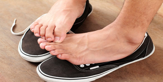 sides of feet itch