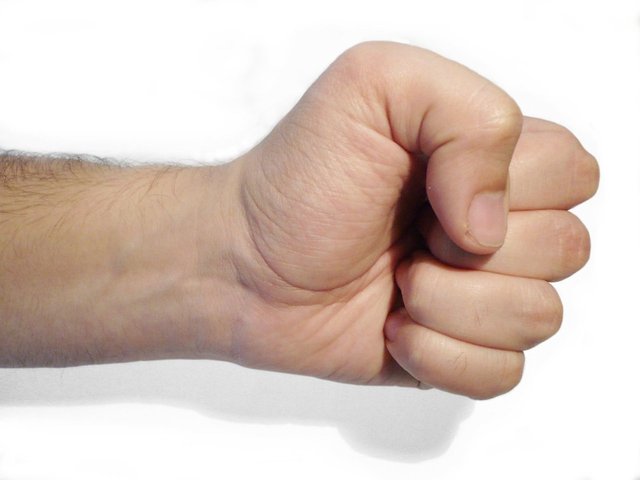 prevent-hand-pain-make-fist-exercise