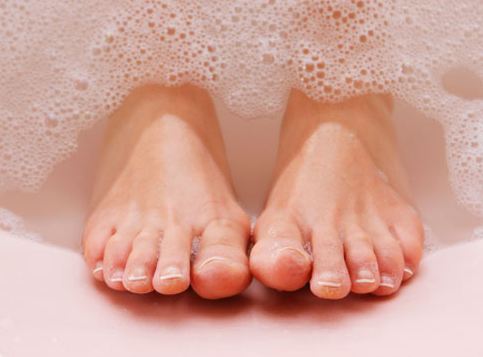 wash-feet-daily